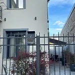 La Petite Mansion, Next To The Center!