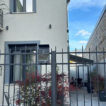 La Petite Mansion, Next To The Center!