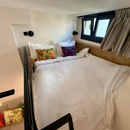 La Petite Mansion, Next To The Center! *