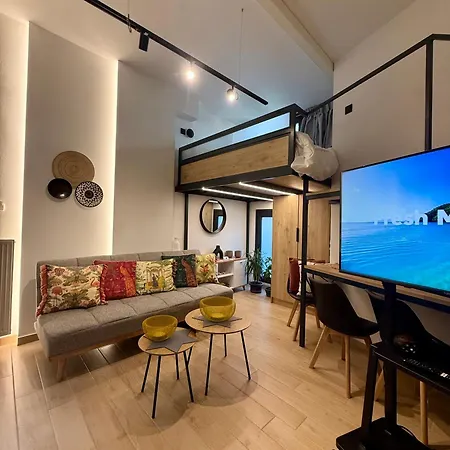 La Petite Mansion, Next To The Center! Волос