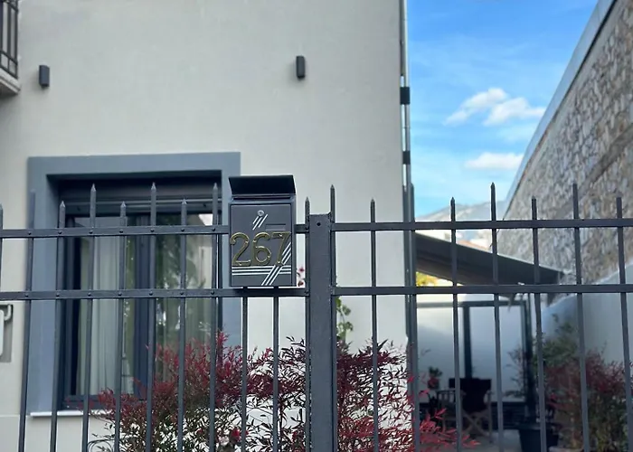 La Petite Mansion, Next To The Center!