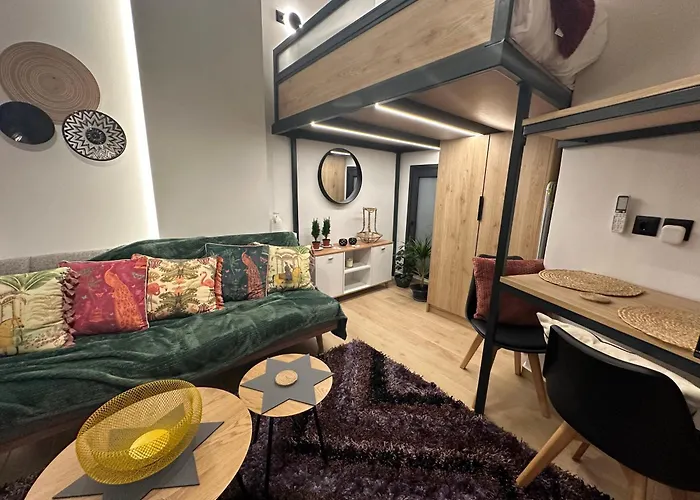 La Petite Mansion, Next To The Center!