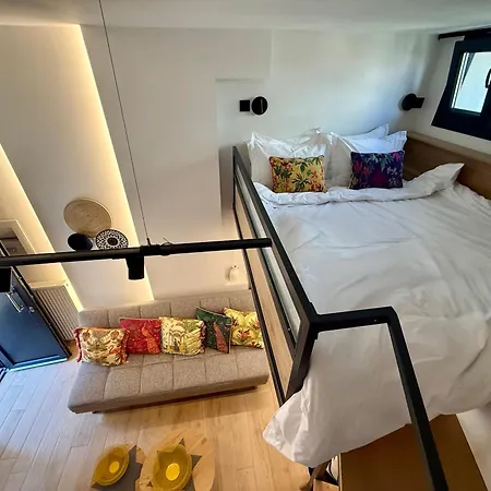 La Petite Mansion, Next To The Center!