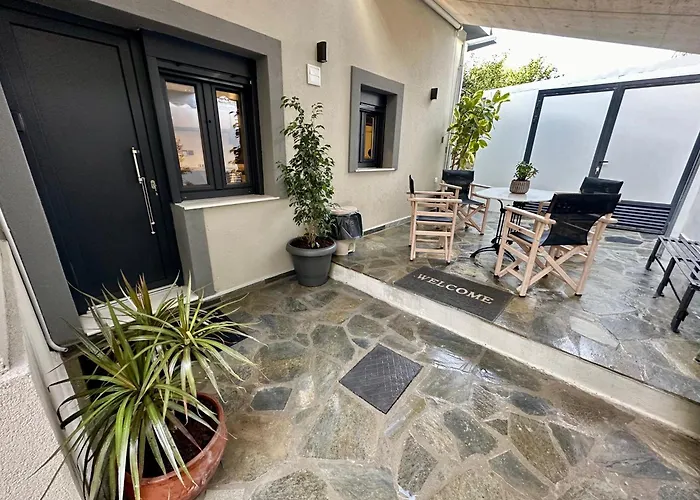 La Petite Mansion, Next To The Center! Ferienhaus Volos