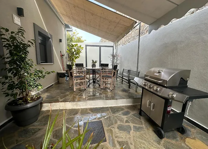 La Petite Mansion, Next To The Center! Ferienhaus