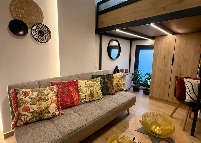 La Petite Mansion, Next To The Center!