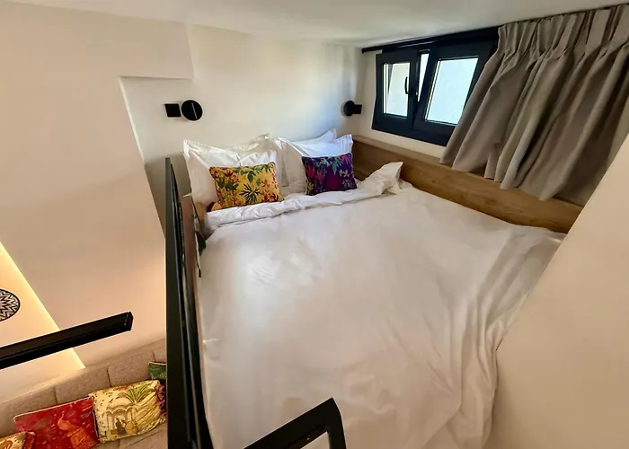 La Petite Mansion, Next To The Center! *