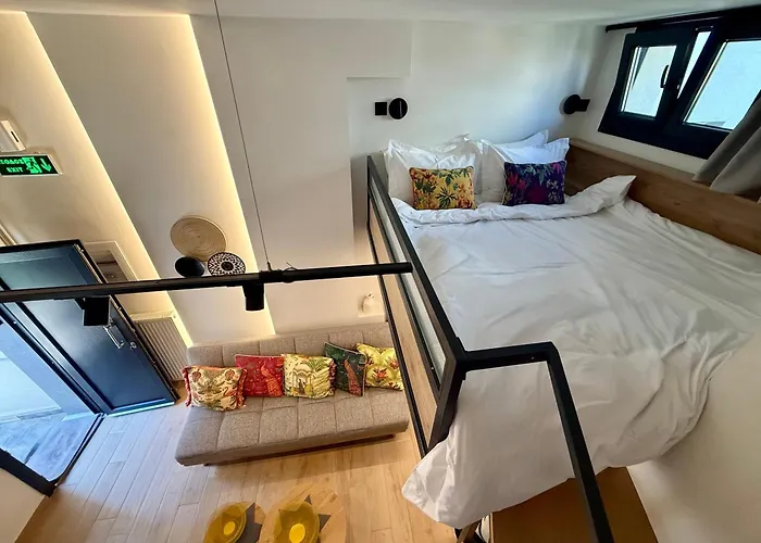 La Petite Mansion, Next To The Center!